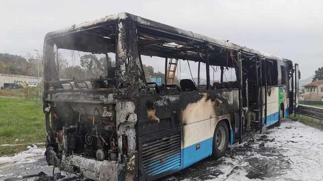 Incendi: a fuoco bus a Ancona, passeggeri illesi