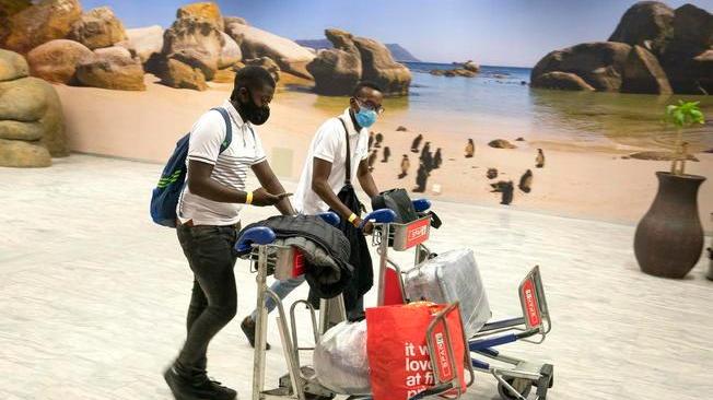 Gb vieta viaggi da 6 paesi Africa per nuova variante Covid