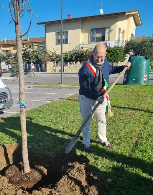 È partita da Anchione la campagna del comune per piantare nuovi alberi 