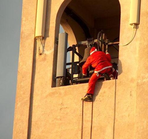 Babbo Natale sfila nel paese nel giorno dell’Immacolata