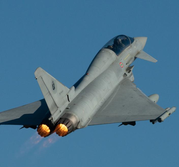Aereo perde il contatto radio due Eurofighter lo intercettano