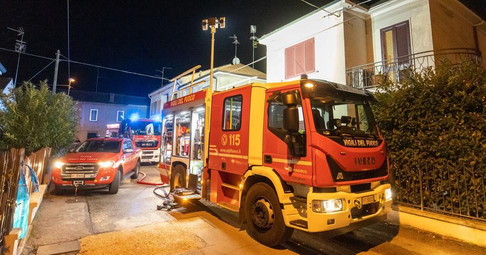 Fiamme dentro il garage