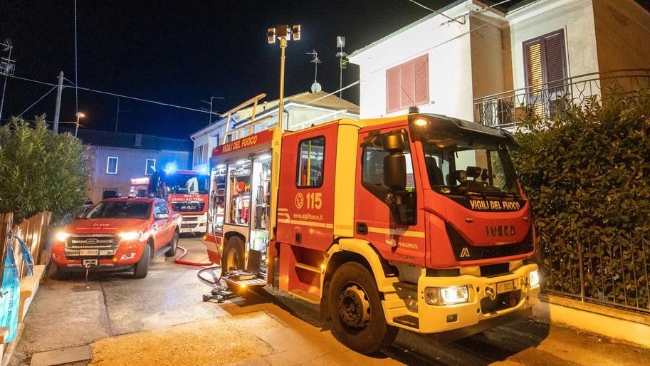 Fiamme dentro il garage