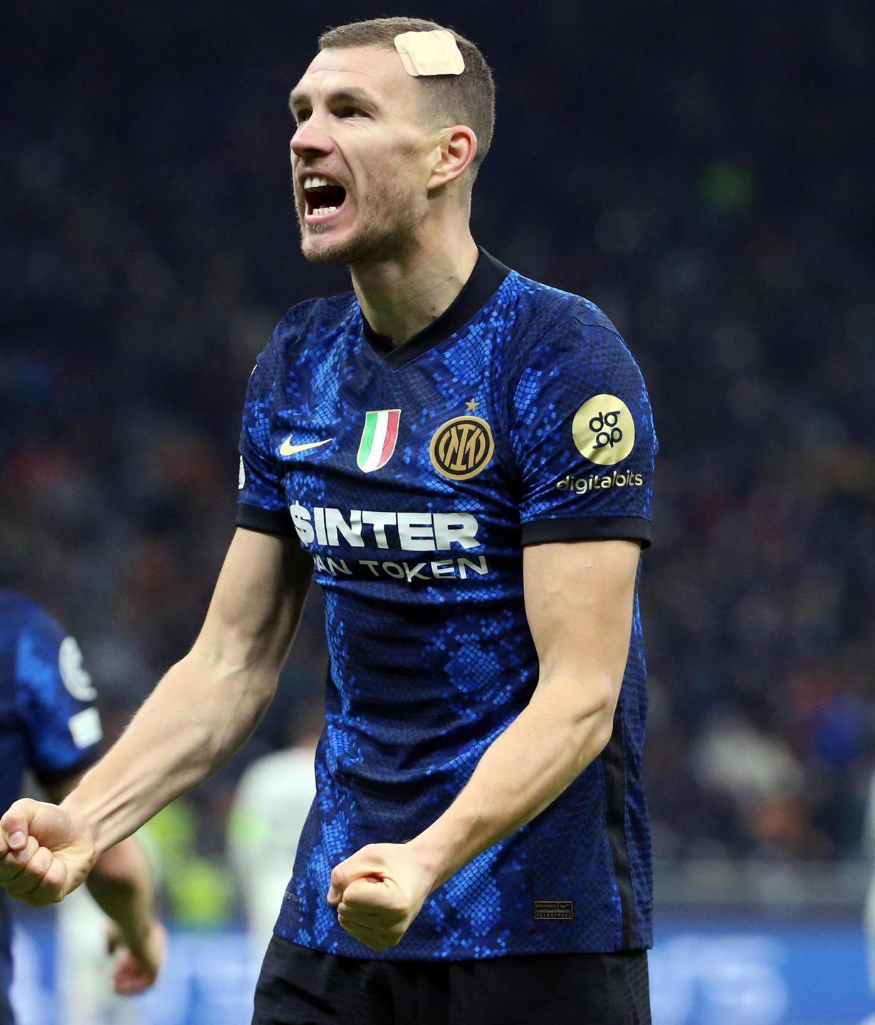 Dzeko si sveglia nella ripresa, l’Inter conquista gli ottavi di finale