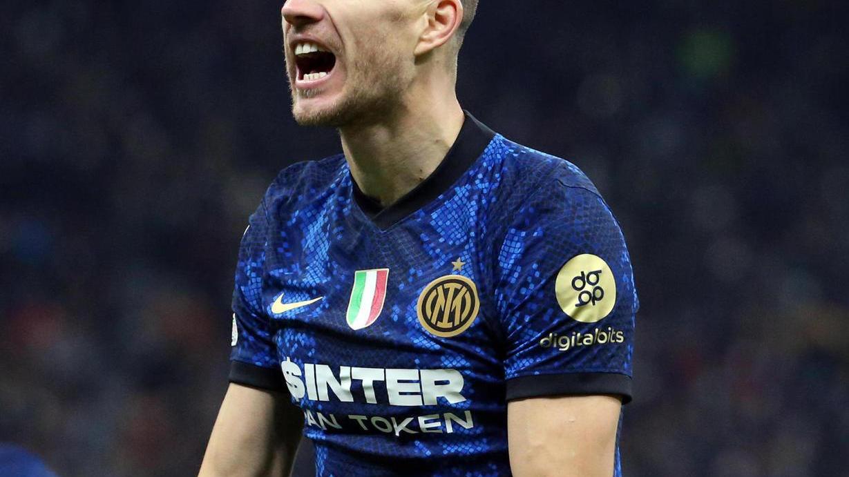 Dzeko si sveglia nella ripresa, l’Inter conquista gli ottavi di finale