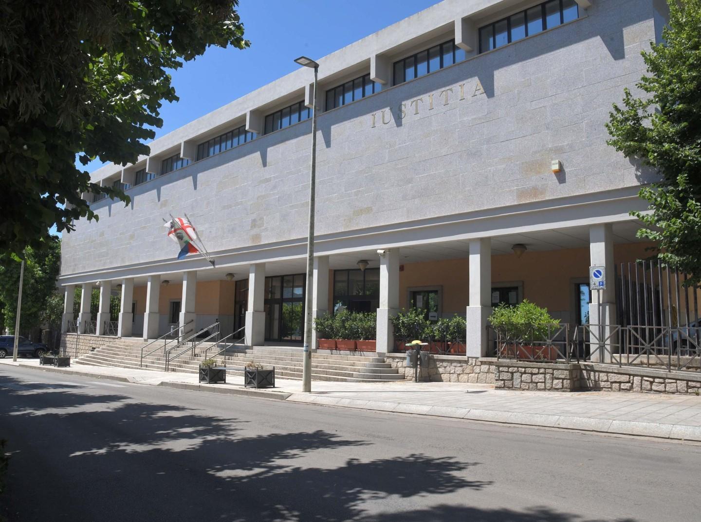 Giù i pantaloncini in spiaggia, assolto 