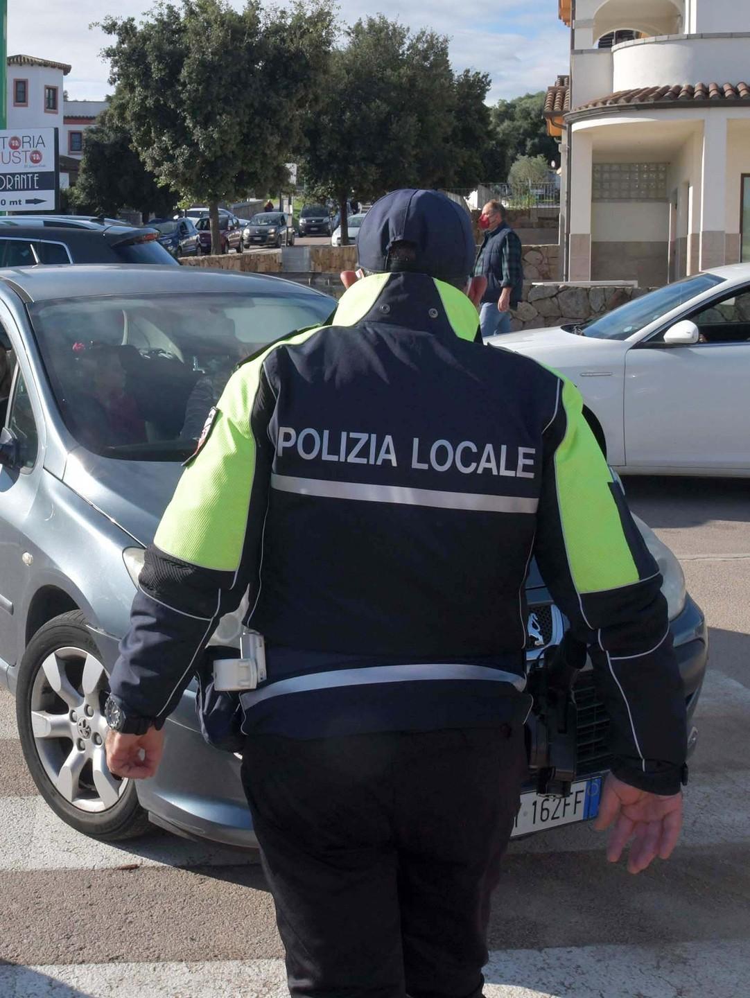 Asfalto e vigili stagionali con i soldi delle multe 