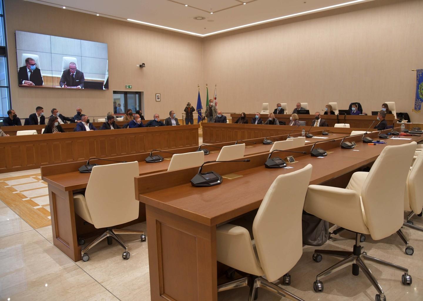 Il Consiglio: «Navone è incompatibile» 