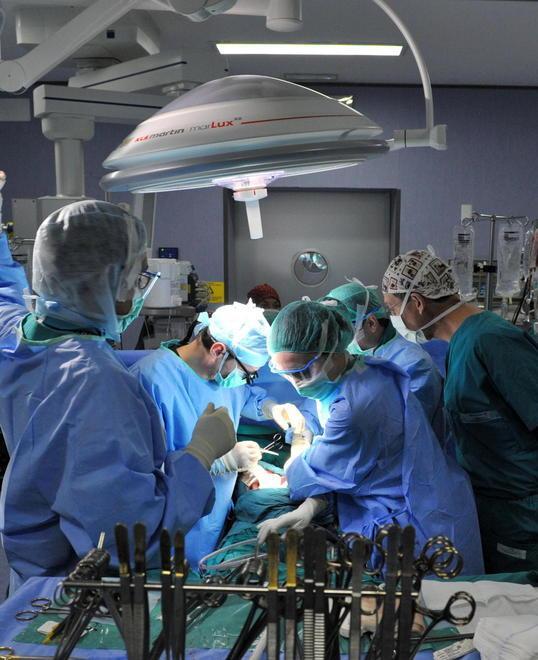 Operato per la cataratta: «Dal privato ho pagato 2.800 euro» 