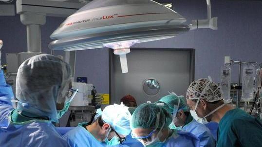 Operato per la cataratta: «Dal privato ho pagato 2.800 euro»