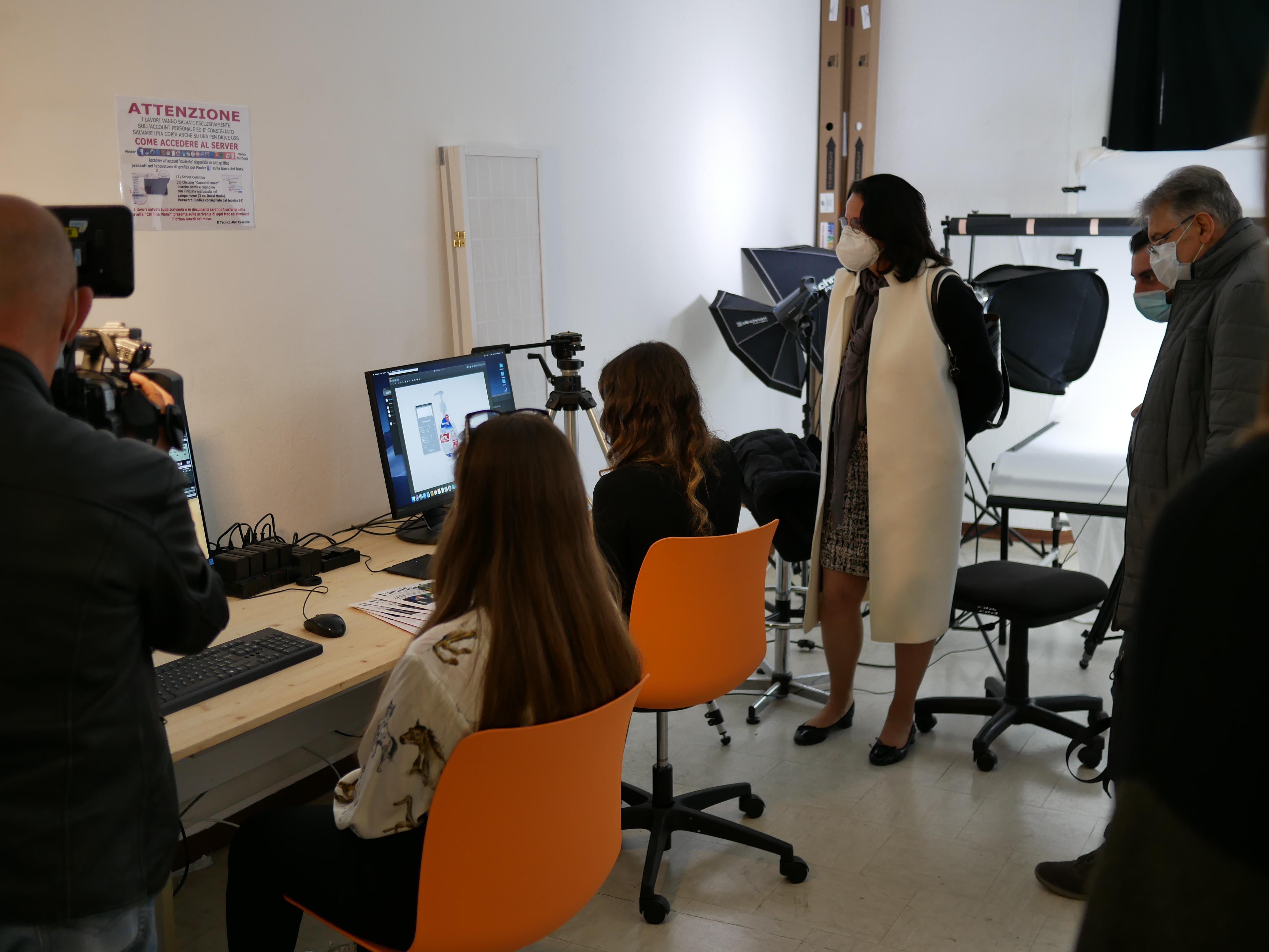 IIS VESPUCCI-COLOMBO  LICEO ARTISTICO GRAFICO E ISTITUTO PROFESSIONALE CON 4 INDIRIZZI 