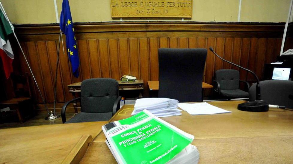 Faceva prostituire la compagna operaio condannato a 10 anni