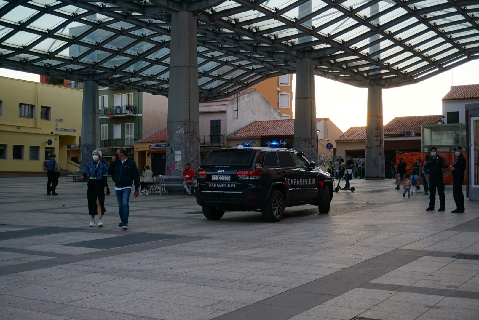 Olbia, ruba da un'auto in sosta: denunciato
