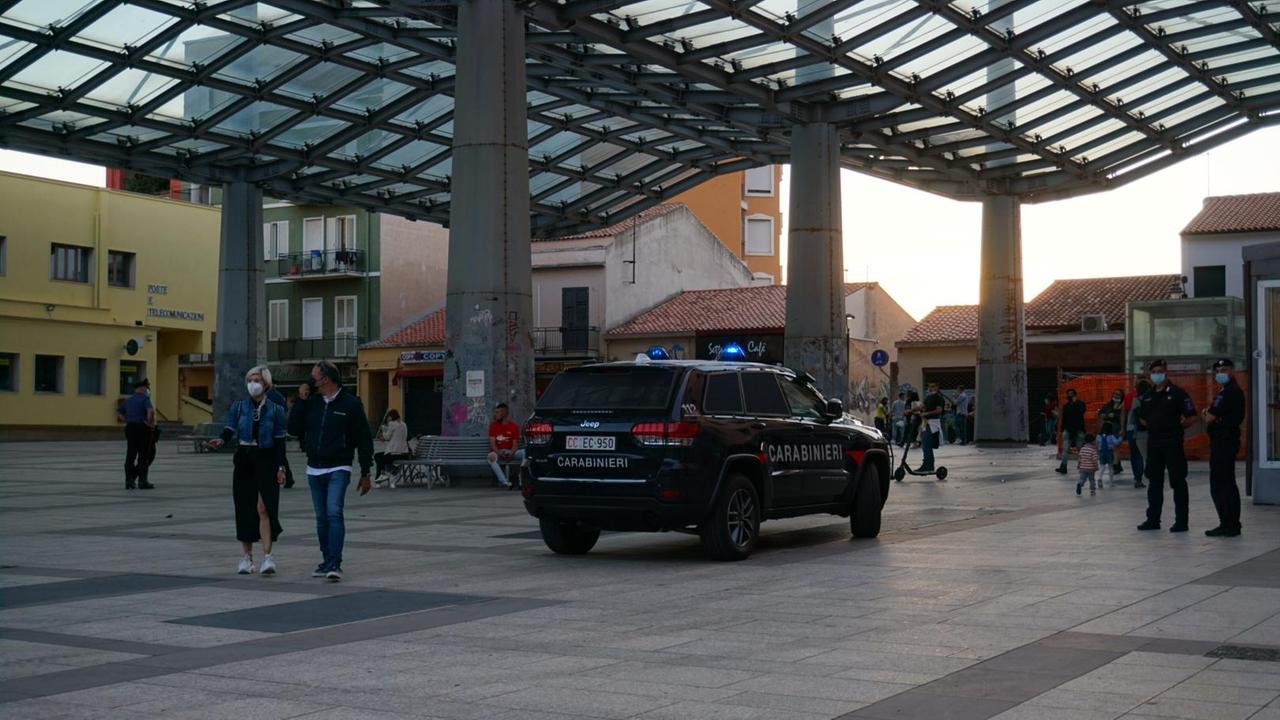 Olbia, ruba da un'auto in sosta: denunciato