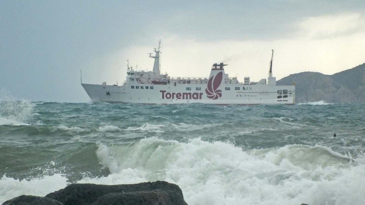 Mare grosso nel canale (foto Paolo Barlettani)
