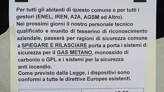 Il cartello lasciato in via della Livornina