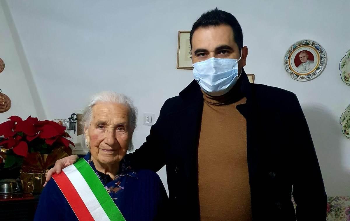A cent'anni niente festa per il Covid, ora Vincenza Sulis festeggia i 101 