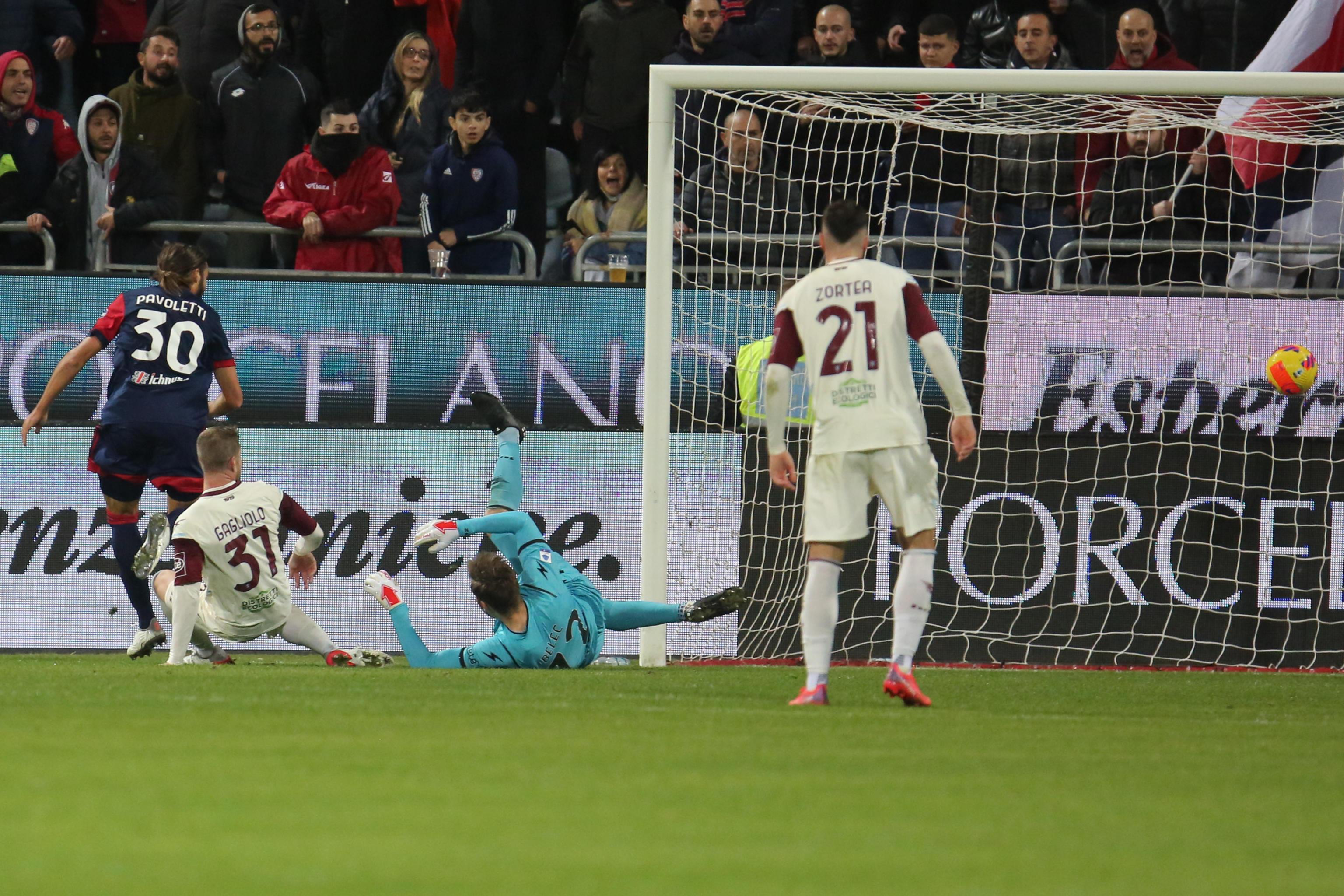 Il gol dell'illusorio vantaggio firmato da Pavoletti al 73'