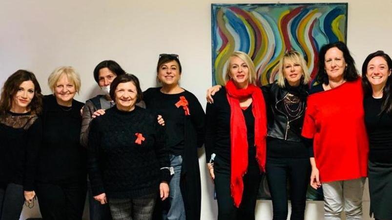 Scarpe rosse per le donne della procura di Massa