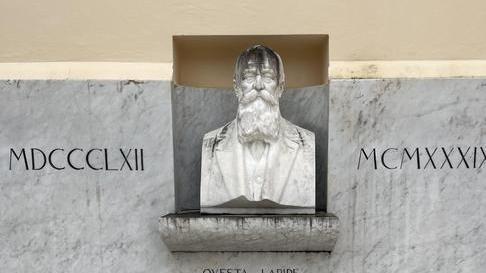 Il monumento di Bettino Pilli versa in uno stato di degrado