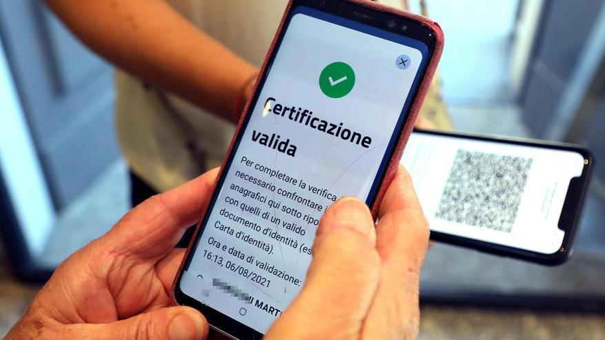 Super green pass, esercenti perplessi «Ma almeno così resteremo aperti»
