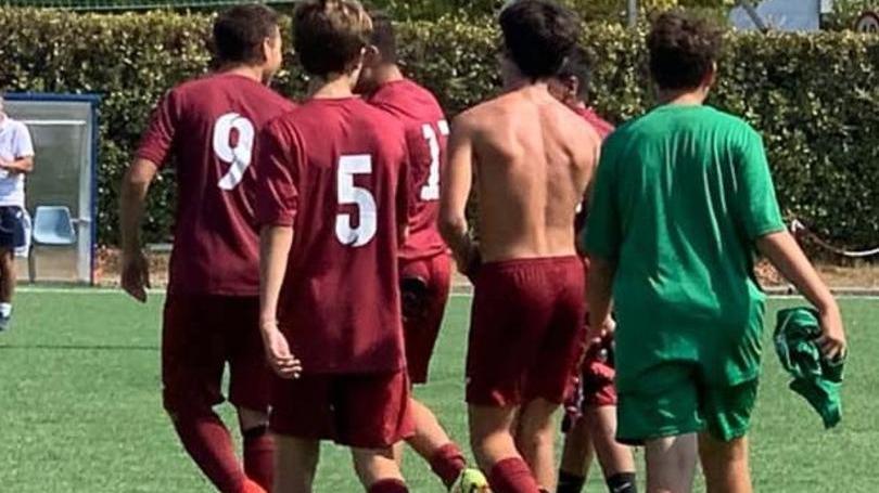 «Hanno escluso i nostri figli a due giorni dal campionato»