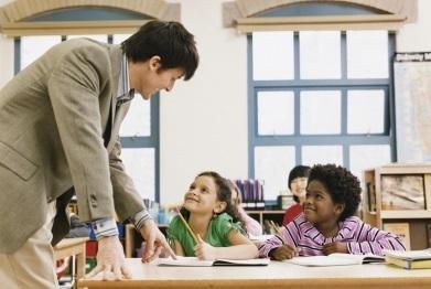 Servizi scolastici nel caos Educatori di sostegno a rischio? 