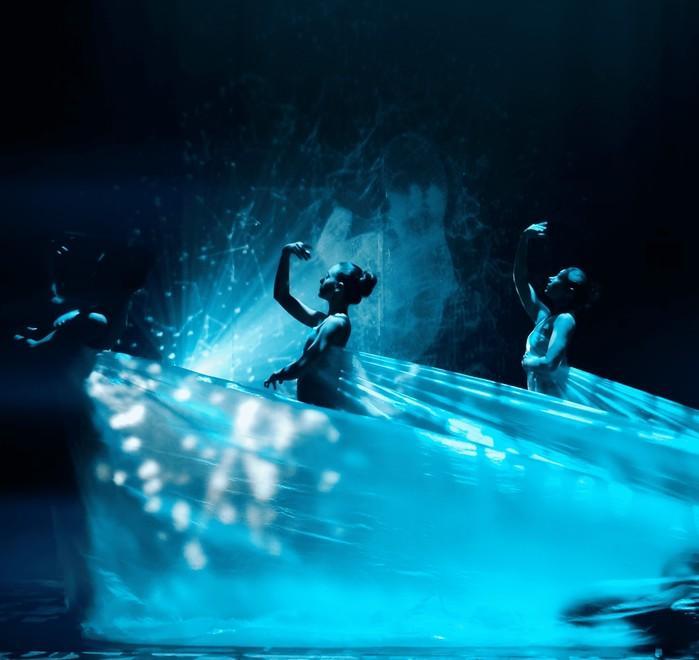 Il futuro della Terra a rischio “Boomerang” Un viaggio onirico ricco di illusioni danzanti