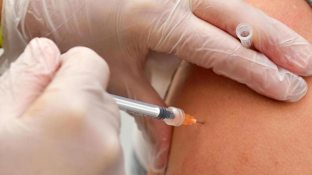 Lunedì una nuova vaccinazione anti Covid 
