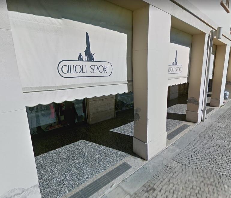 Vignola. Rapinano il negozio e poi fuggono in corriera 