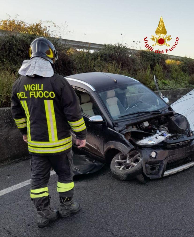 Macomer, con la minicar contro un muro: illeso un 17enne