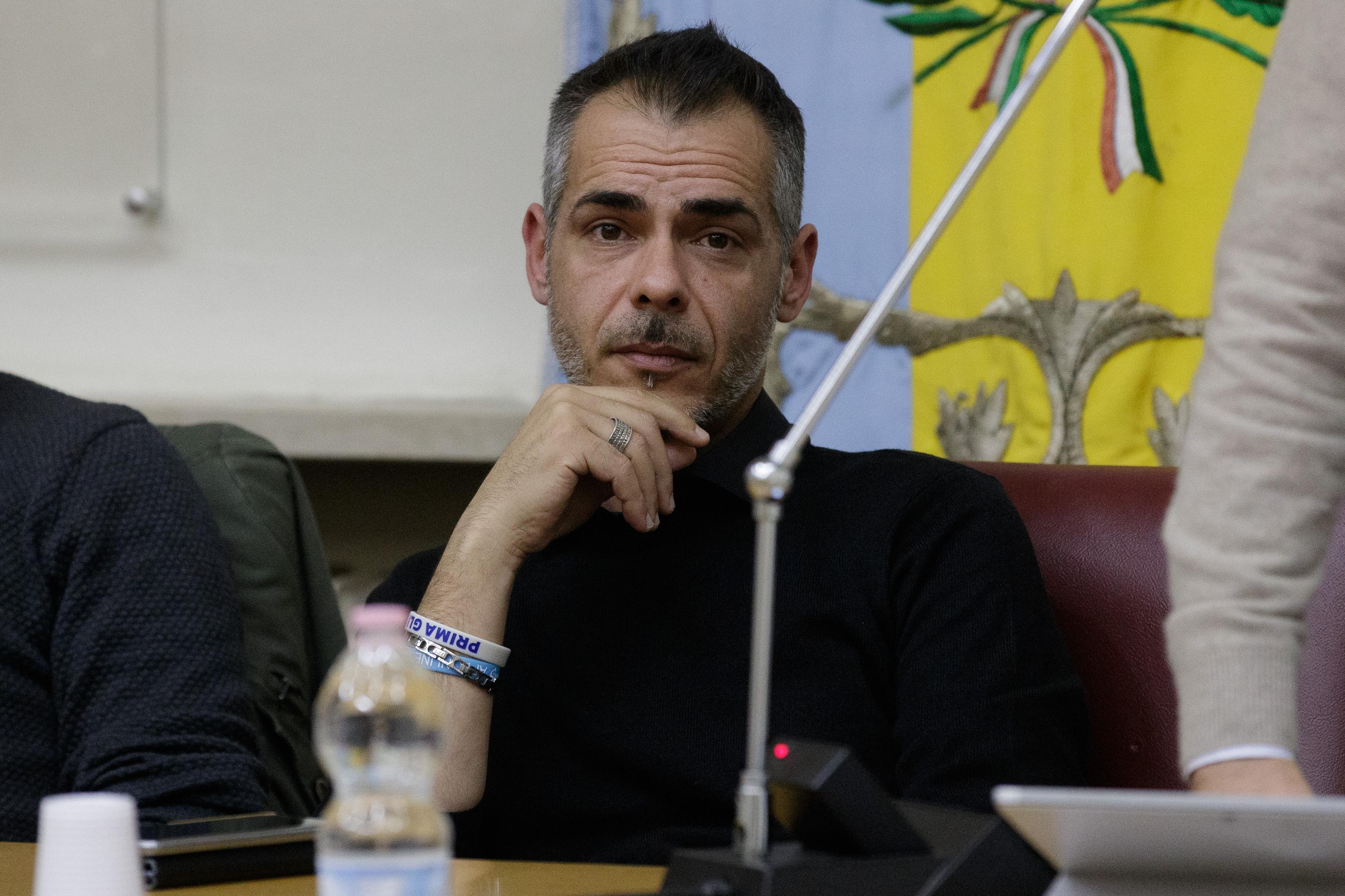 Su Facebook insultò il sindaco che ora lo “grazia” e ritira la denuncia 