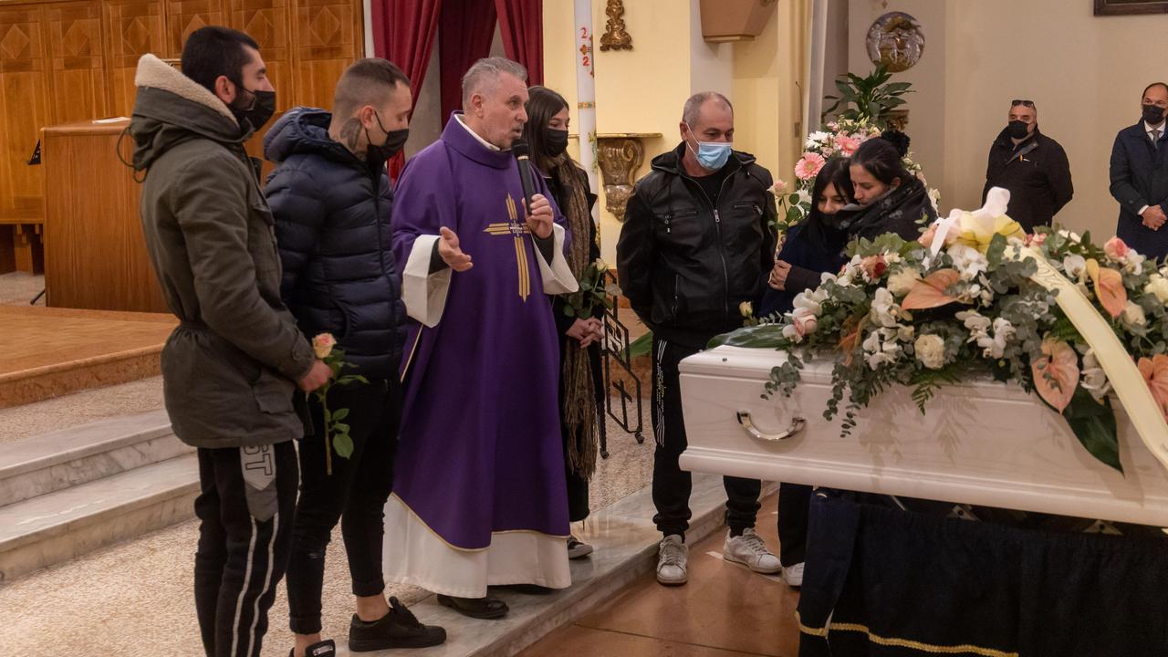 "Ciao Paola, continua a ballare in Paradiso con il tuo sorriso"