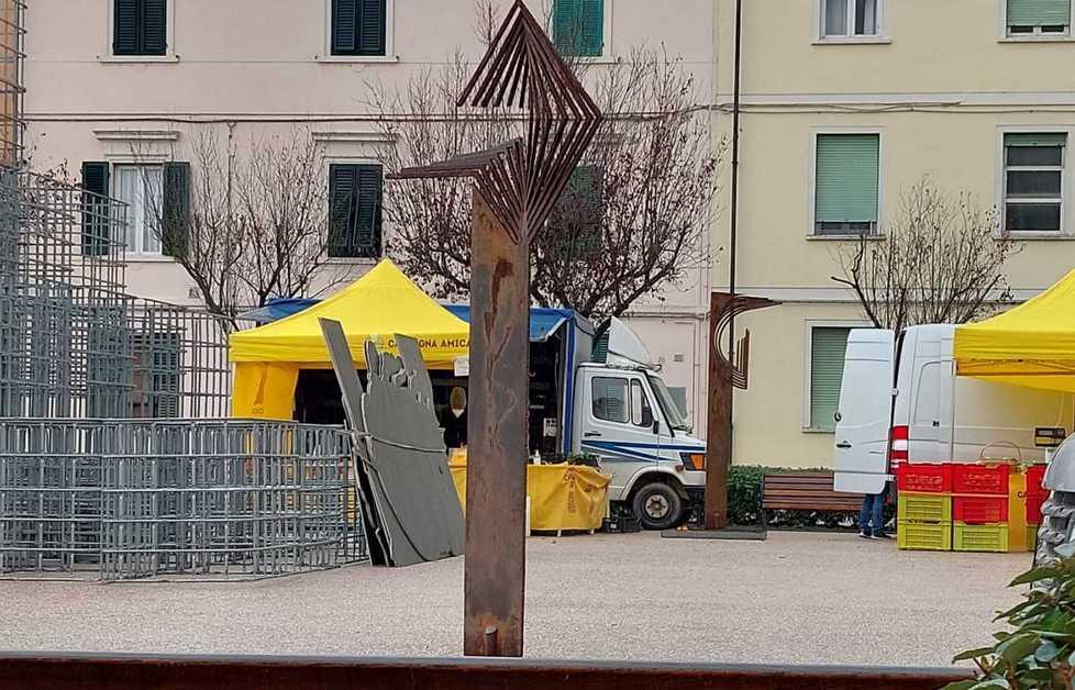 Il presepe esce dalla chiesa e invade due piazze di Pontedera