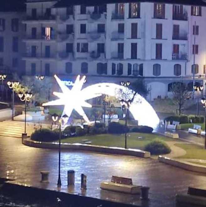 Videomapping speciali stelle di Natale e decori Arrivano le luminarie