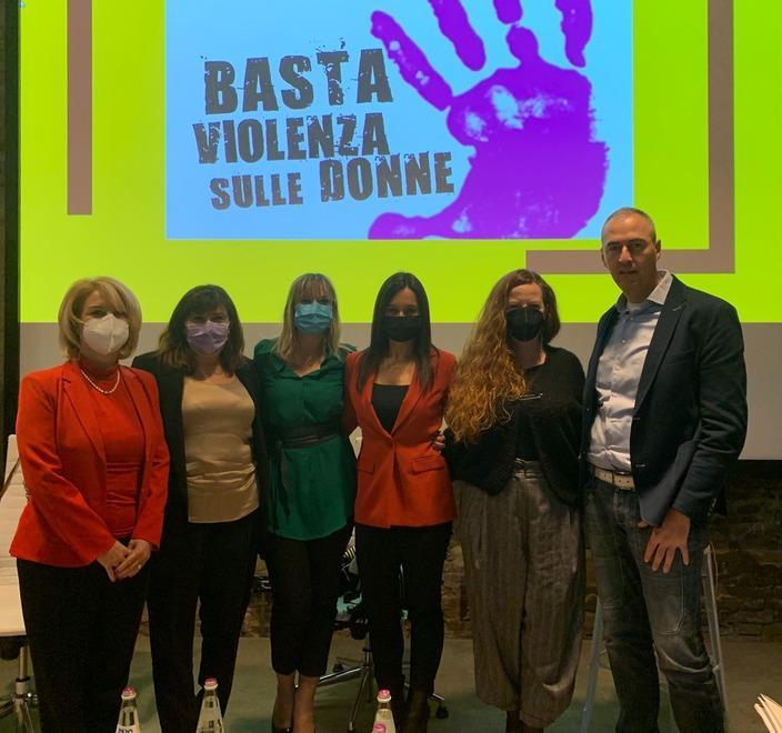 Pandemia, persi dalle donne 42mila posti di lavoro 