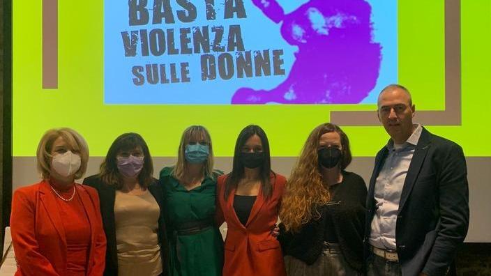 Pandemia, persi dalle donne 42mila posti di lavoro