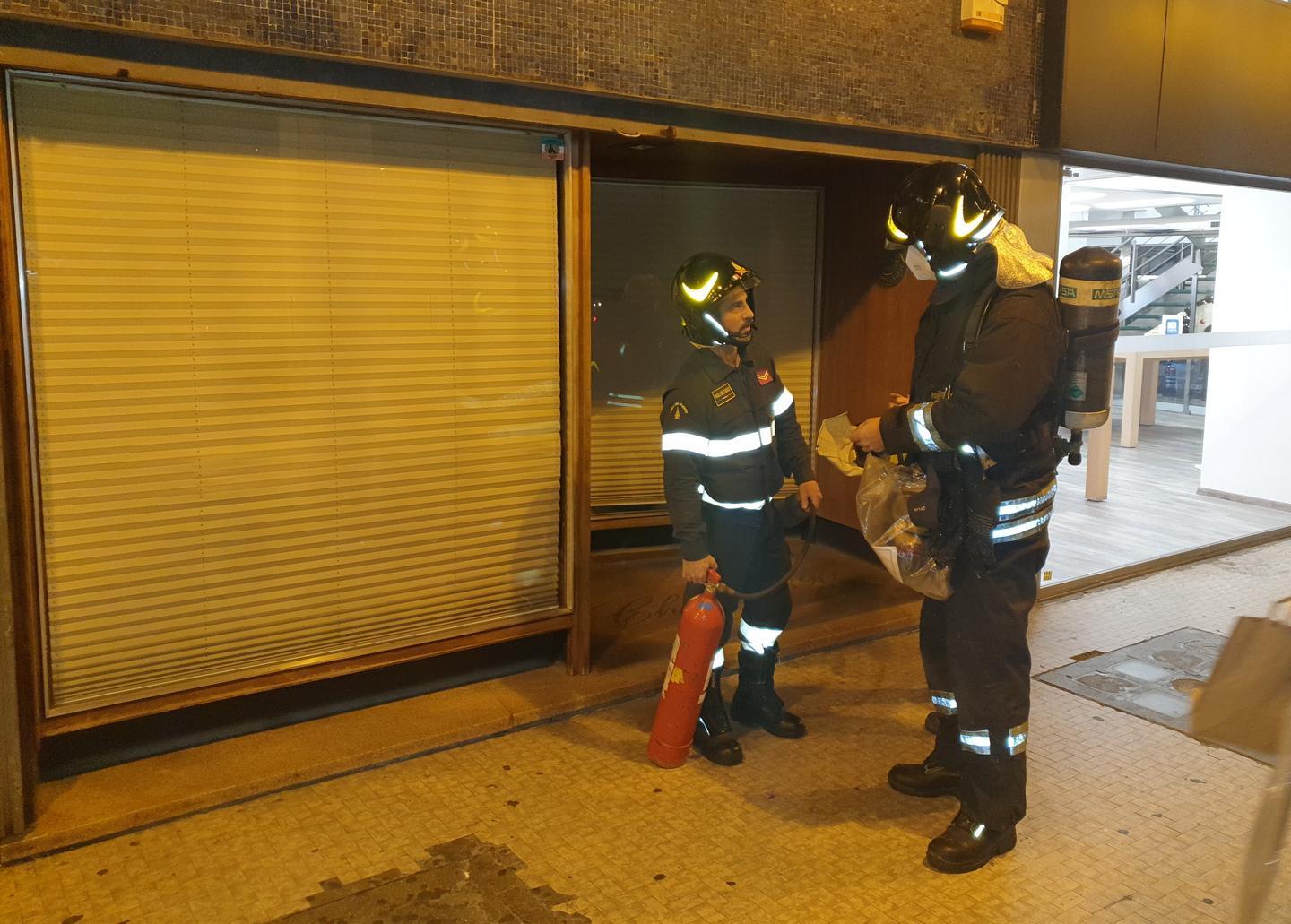 Principio di incendio in un negozio