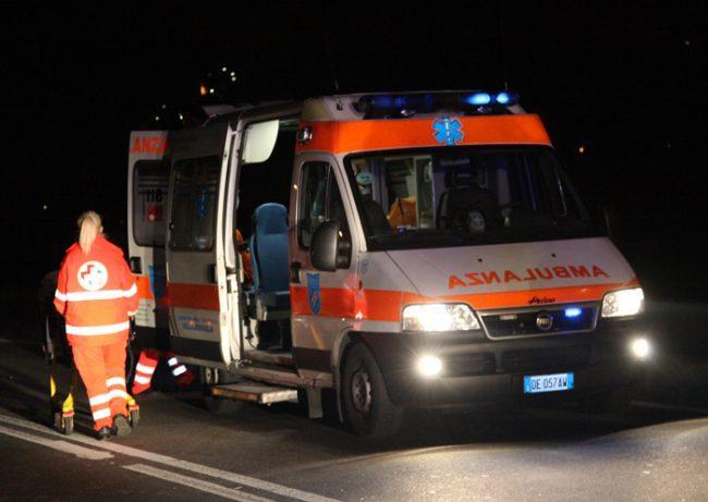 Modena. Due ubriachi al volante: uno finisce nel Tiepido, l’altro contro la ferrovia 