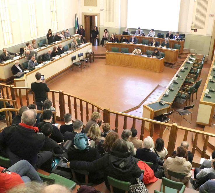 Ferrara, fece girare atti privati in consiglio: Naomo indagato per il dossieraggio 