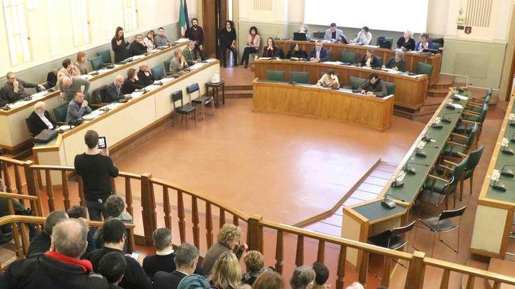 Ferrara, fece girare atti privati in consiglio: Naomo indagato per il dossieraggio