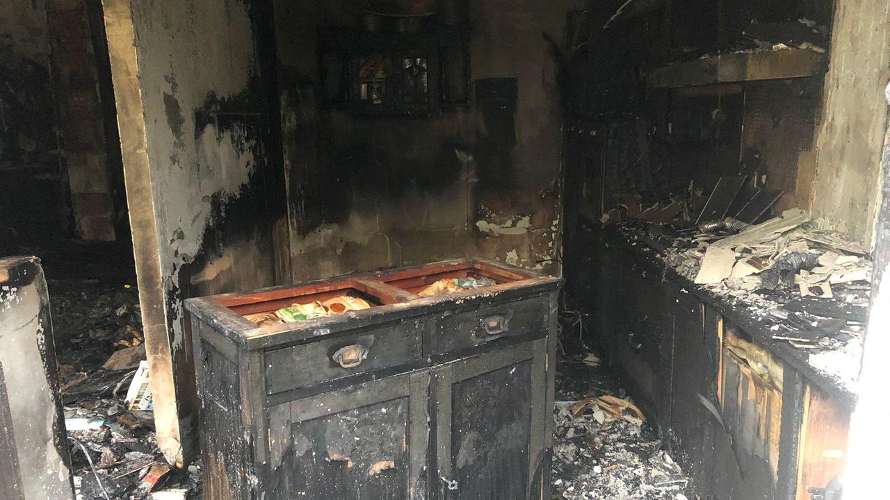Reggio Emilia, incendio in casa all'alba: ragazzino intrappolato salvato dai vigili del fuoco