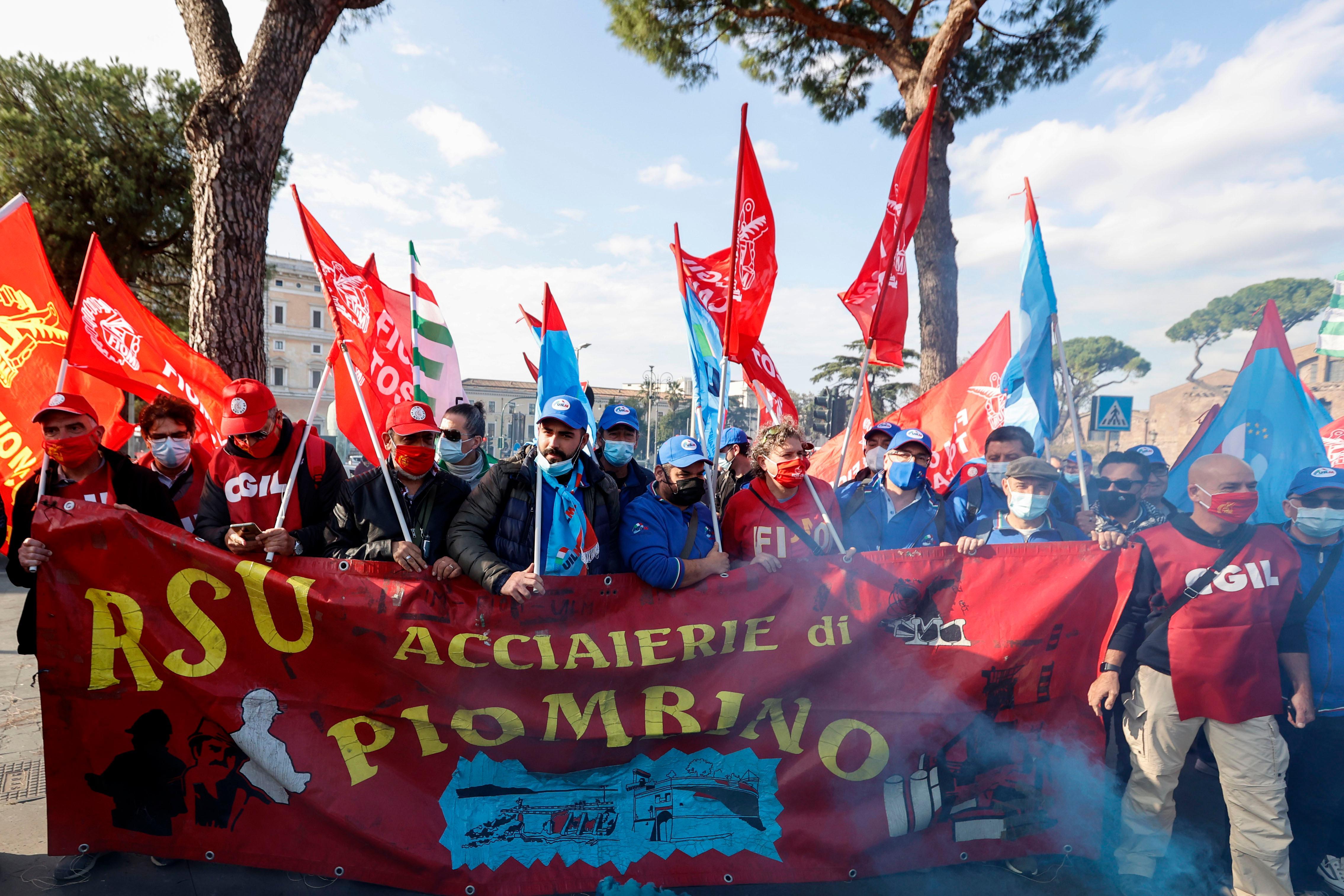 I lavoratori di jsw nell’ultima manifestazione tenuta a Roma