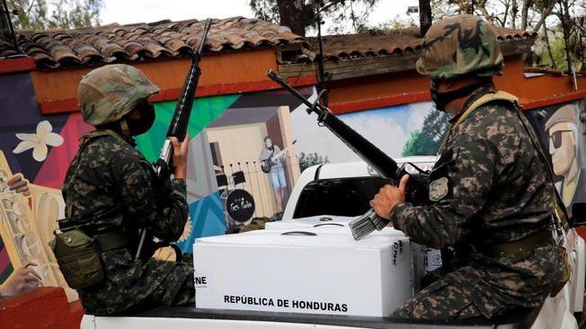 Honduras: aperti i seggi, due i favoriti per la presidenza