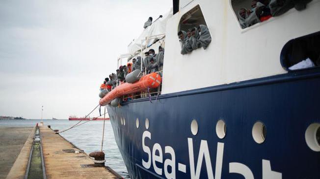 Migranti: terminate operazioni di sbarco dalla Sea Watch 4