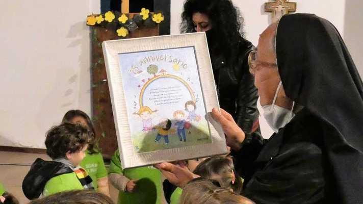 Festa per i 75 anni dell’asilo L’abbraccio della comunità