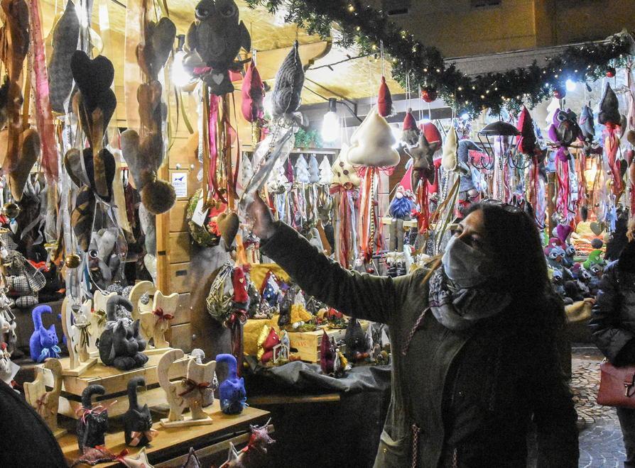 Inaugurato il mercatino natalizio con 22 chalet 