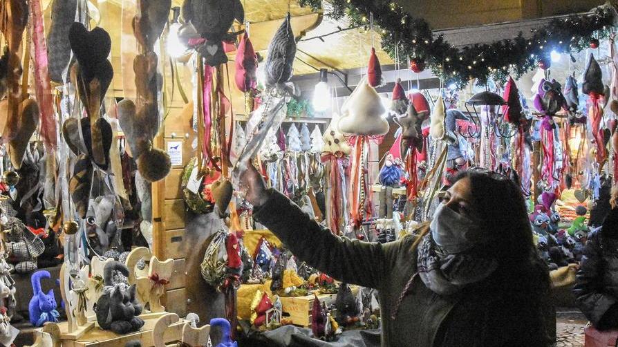Inaugurato il mercatino natalizio con 22 chalet