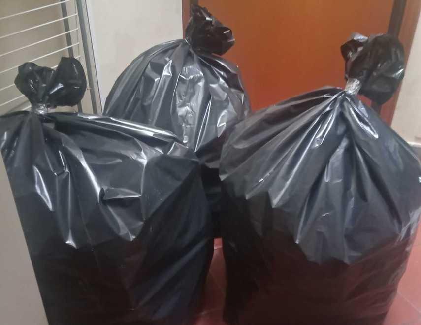 In quarantena per il Covid e con la sporcizia ammassata 
