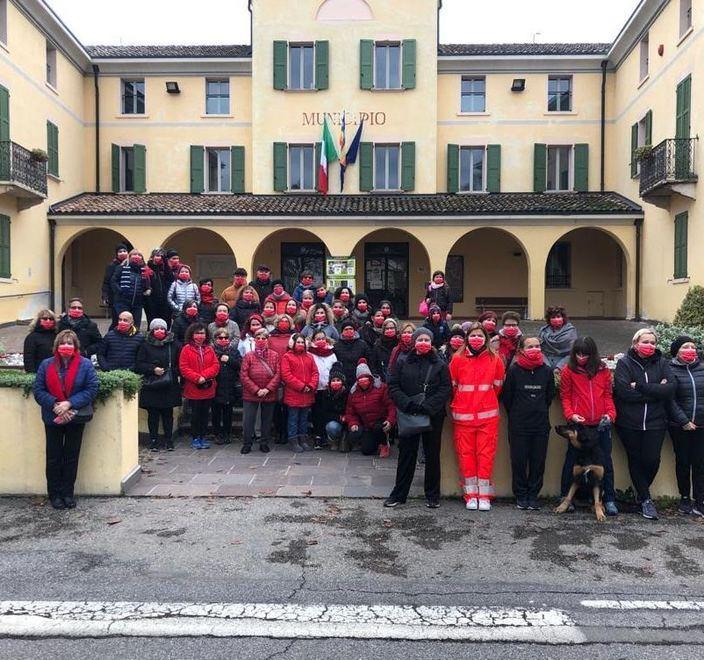 Camminata contro la violenza «Le leggi da sole non bastano» 